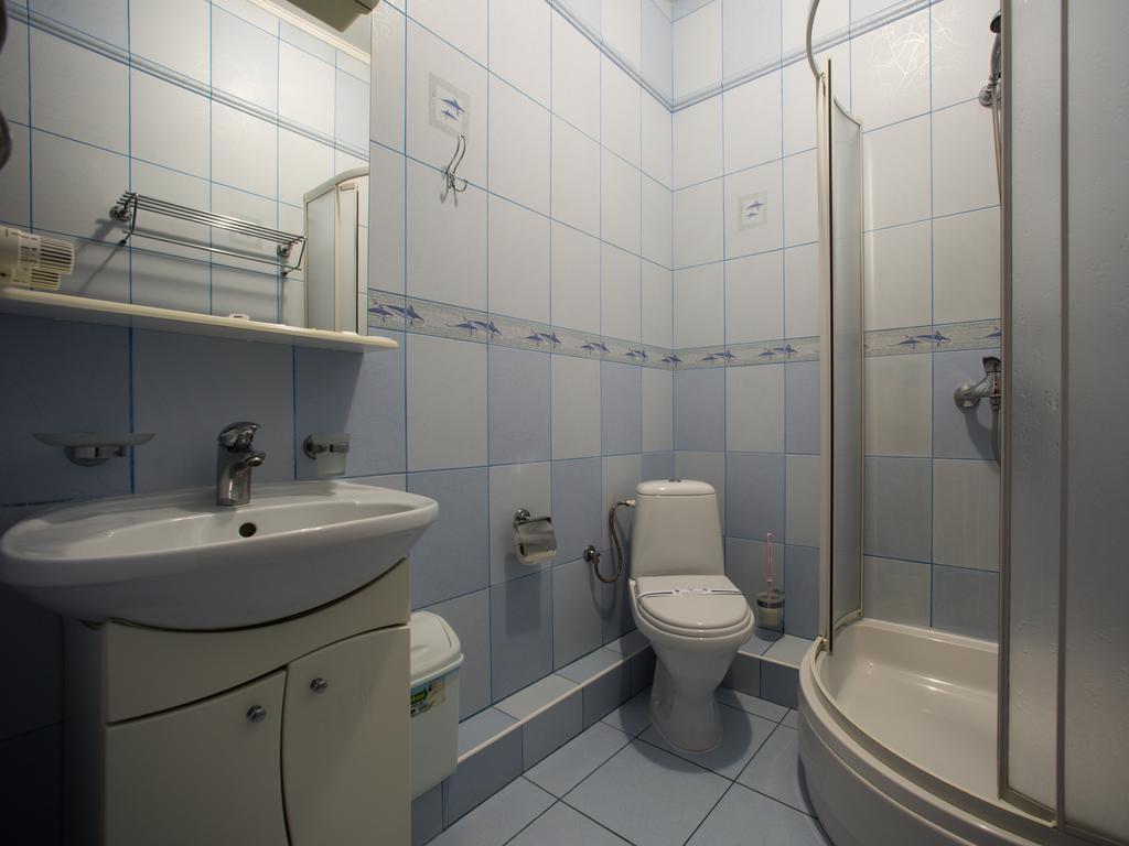 Gala Hotel Kamianets-Podilskyi Quarto foto