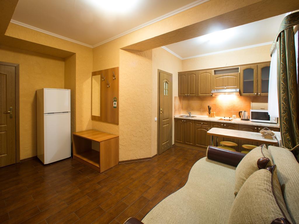 Gala Hotel Kamianets-Podilskyi Quarto foto