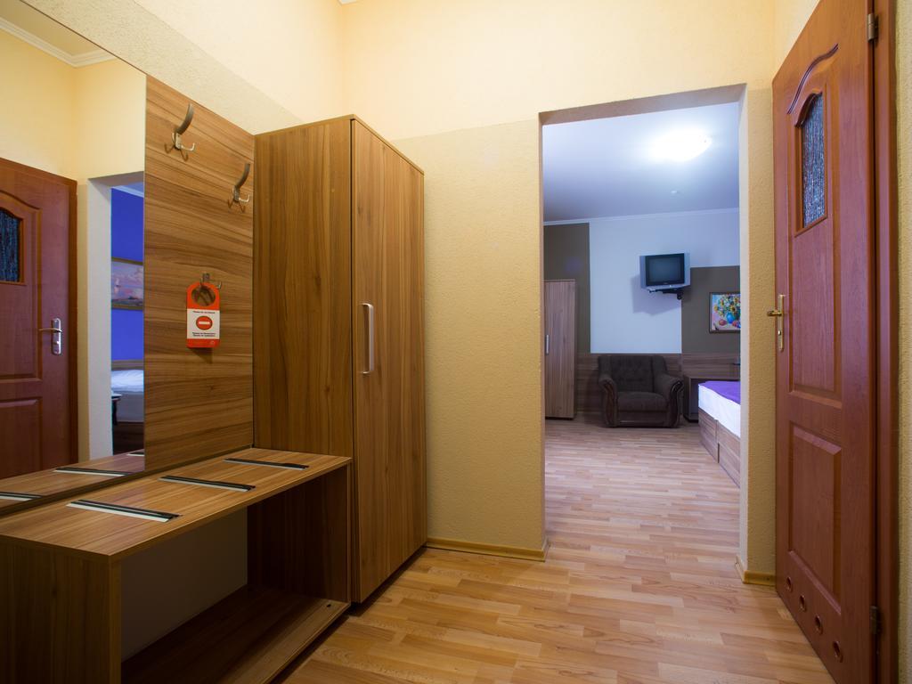 Gala Hotel Kamianets-Podilskyi Quarto foto